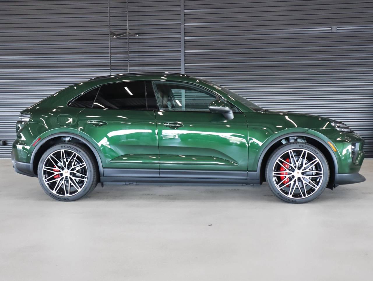 Thumbnail: 2025 Porsche Macan - 11