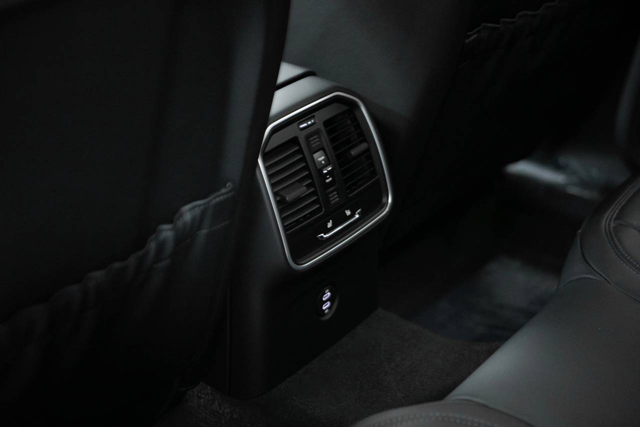 Thumbnail: 2026 Porsche Macan - 34