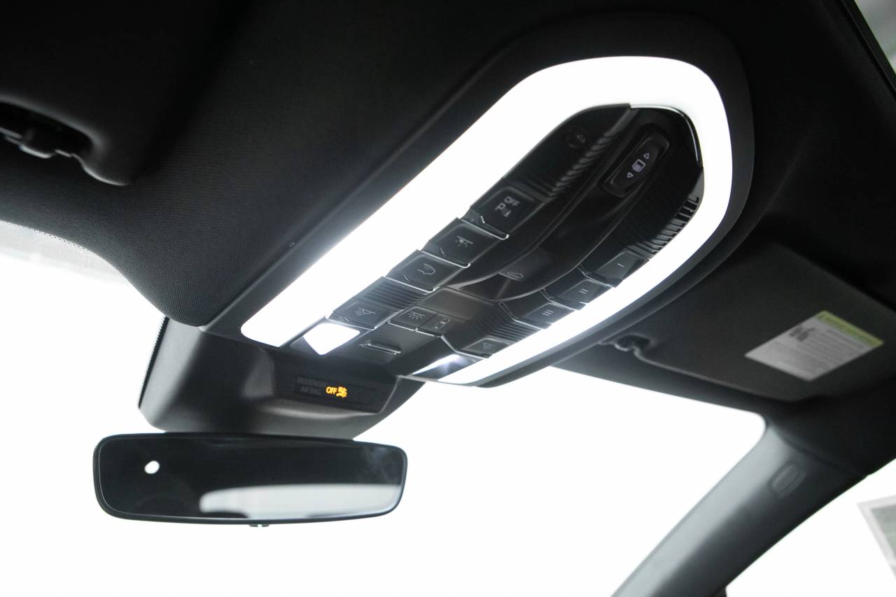 Thumbnail: 2026 Porsche Macan - 32