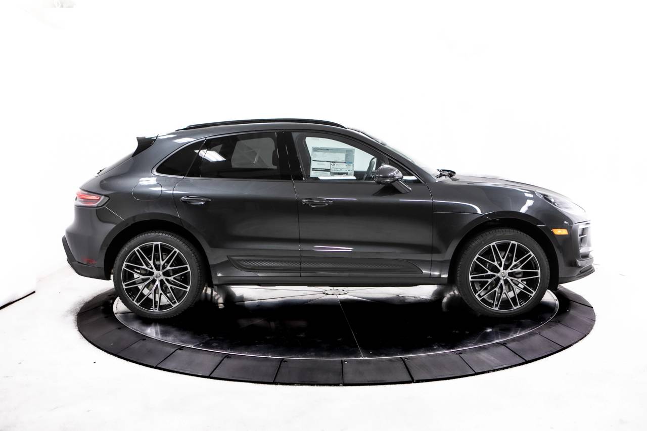 Thumbnail: 2026 Porsche Macan - 8