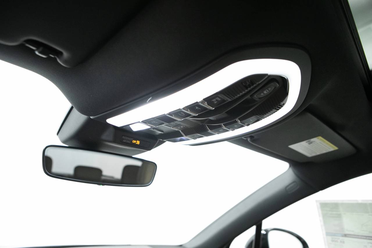 Thumbnail: 2026 Porsche Macan - 33