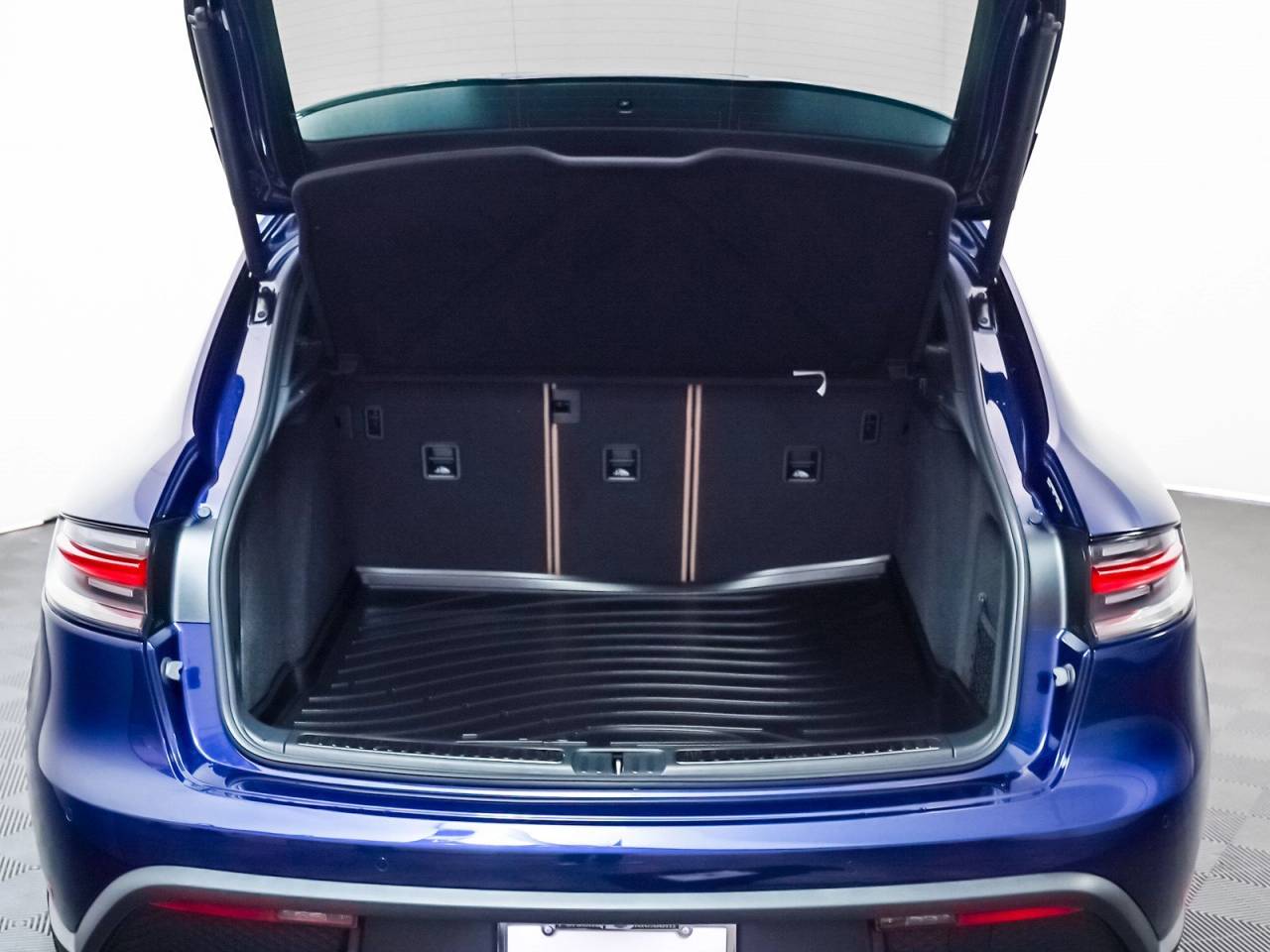 Thumbnail: 2025 Porsche Macan - 28