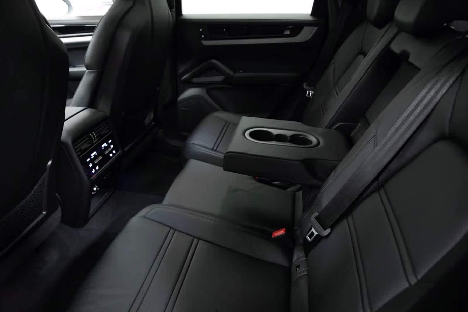 Thumbnail: 2025 Porsche Cayenne - 37