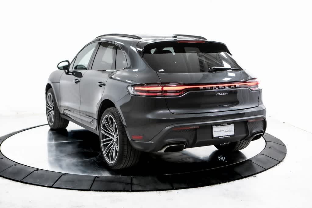 2025 Porsche Macan Base photo 3