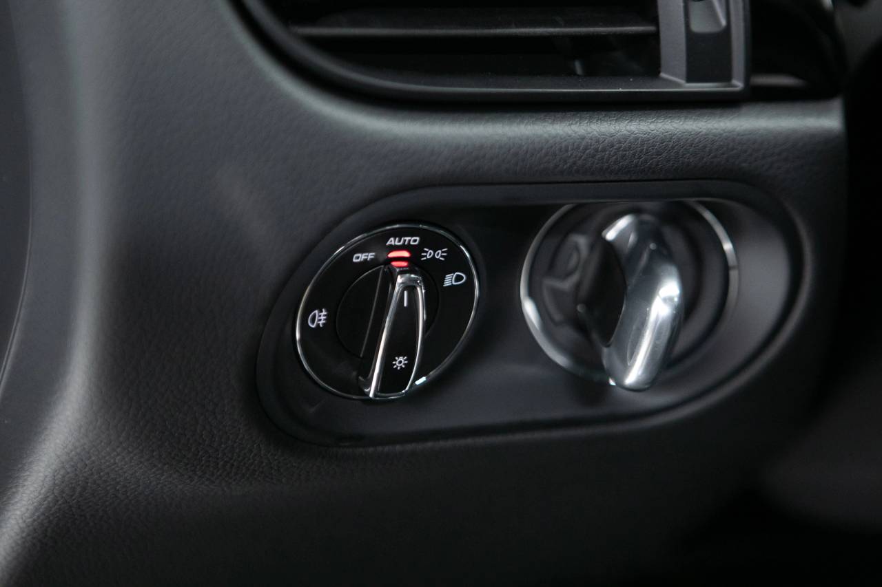 Thumbnail: 2026 Porsche Macan - 28