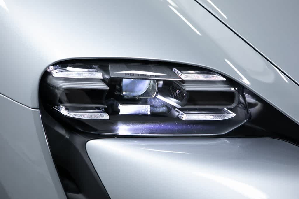 Thumbnail: 2022 Porsche Taycan - 18