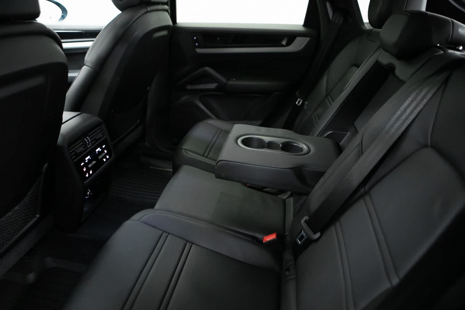 Thumbnail: 2024 Porsche Cayenne - 31