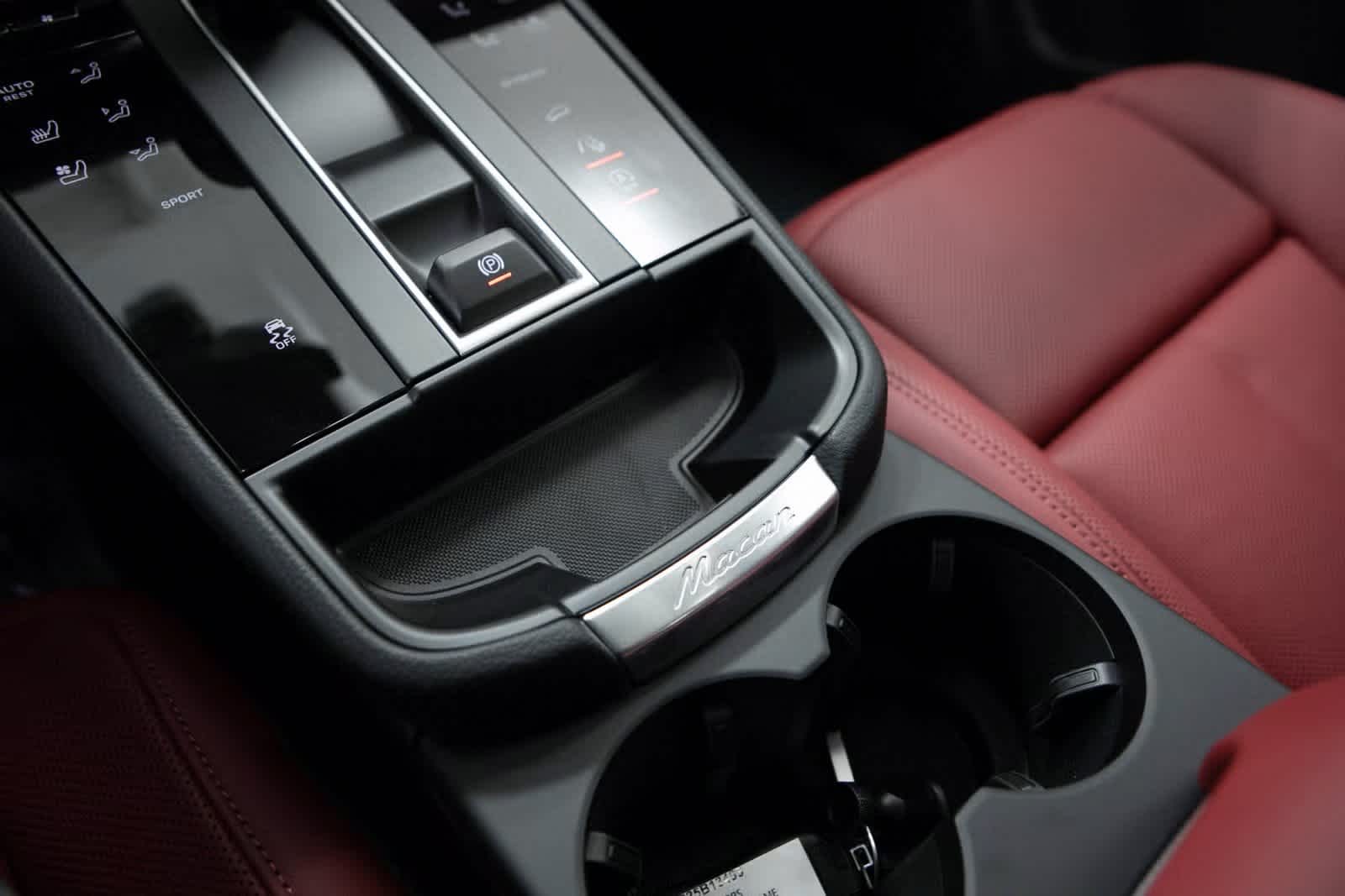 Thumbnail: 2025 Porsche Macan - 24