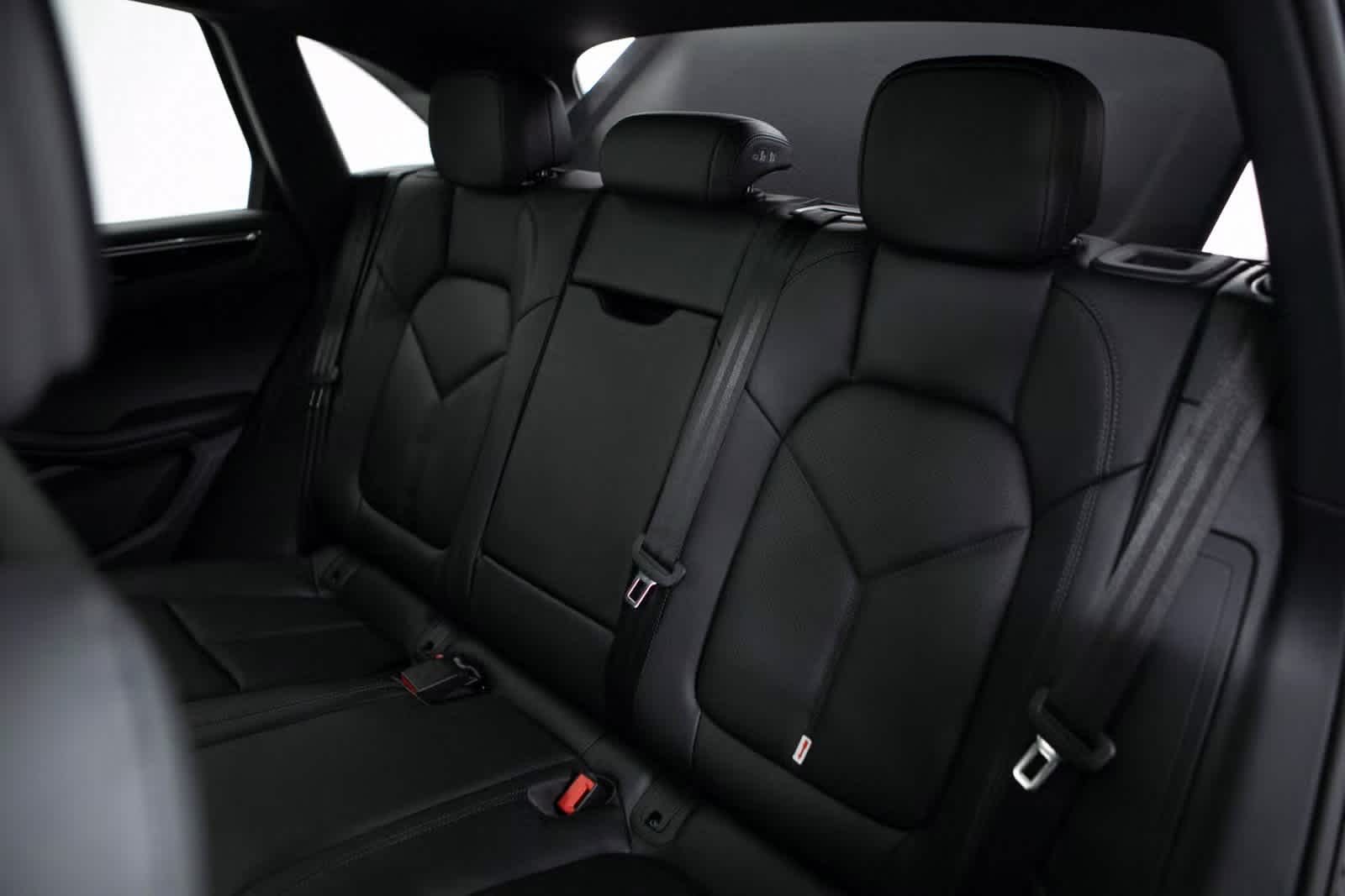 Thumbnail: 2025 Porsche Macan - 30