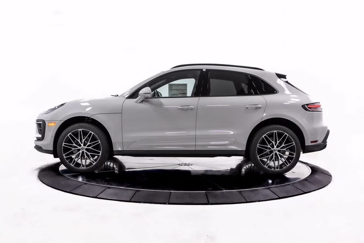 Thumbnail: 2026 Porsche Macan - 2