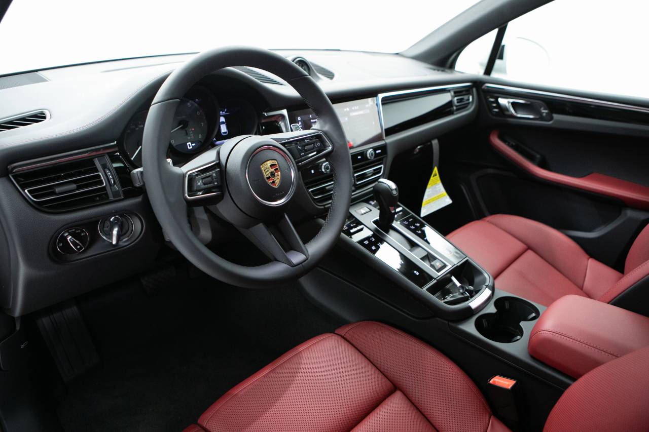 Thumbnail: 2025 Porsche Macan - 7