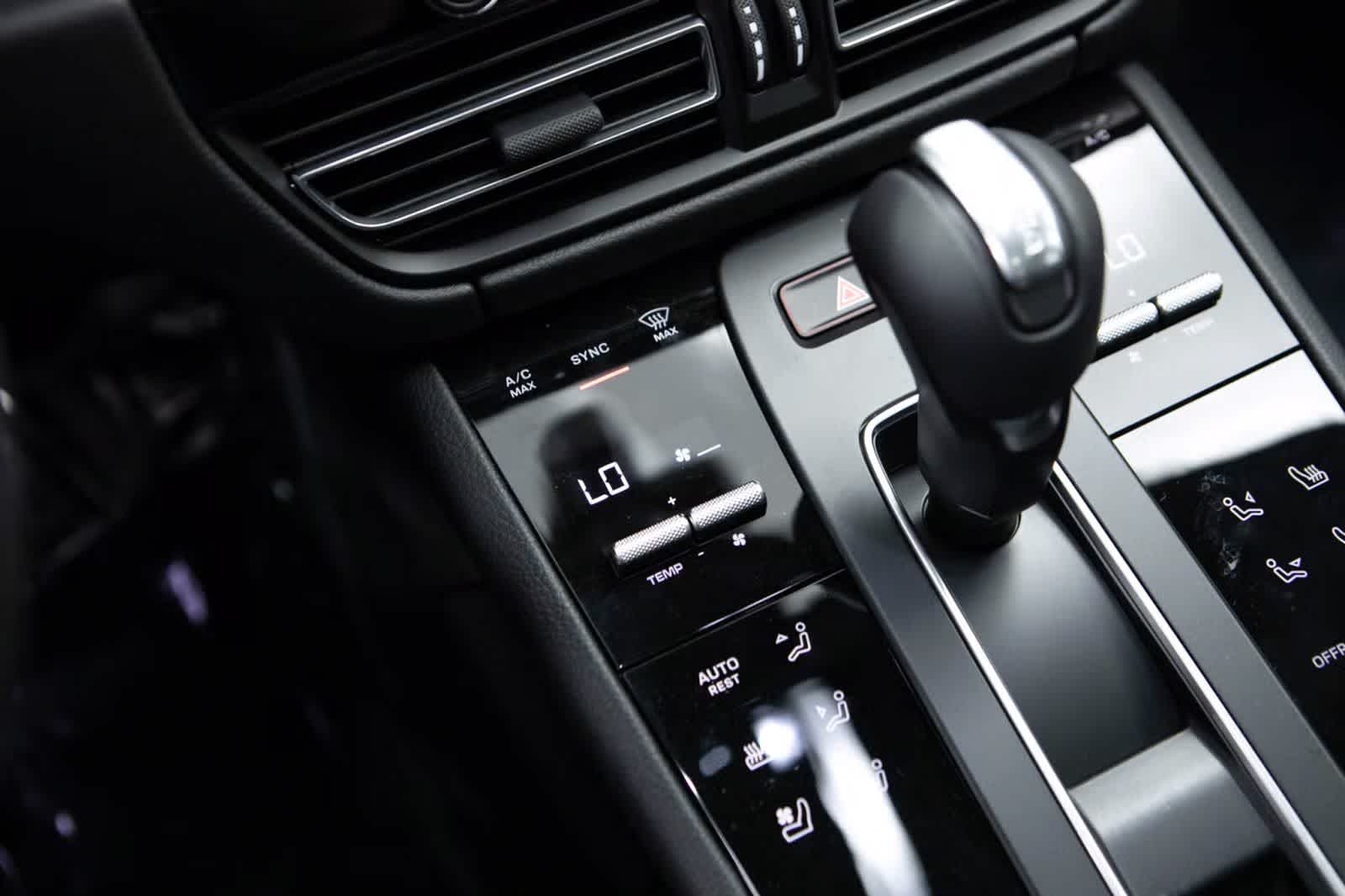 Thumbnail: 2026 Porsche Macan - 29
