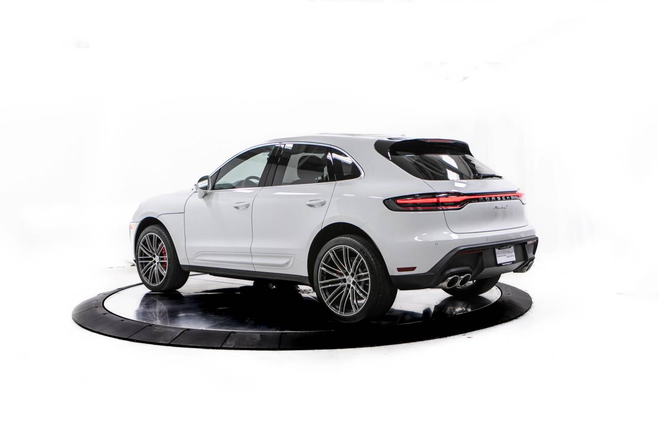 Thumbnail: 2026 Porsche Macan - 3