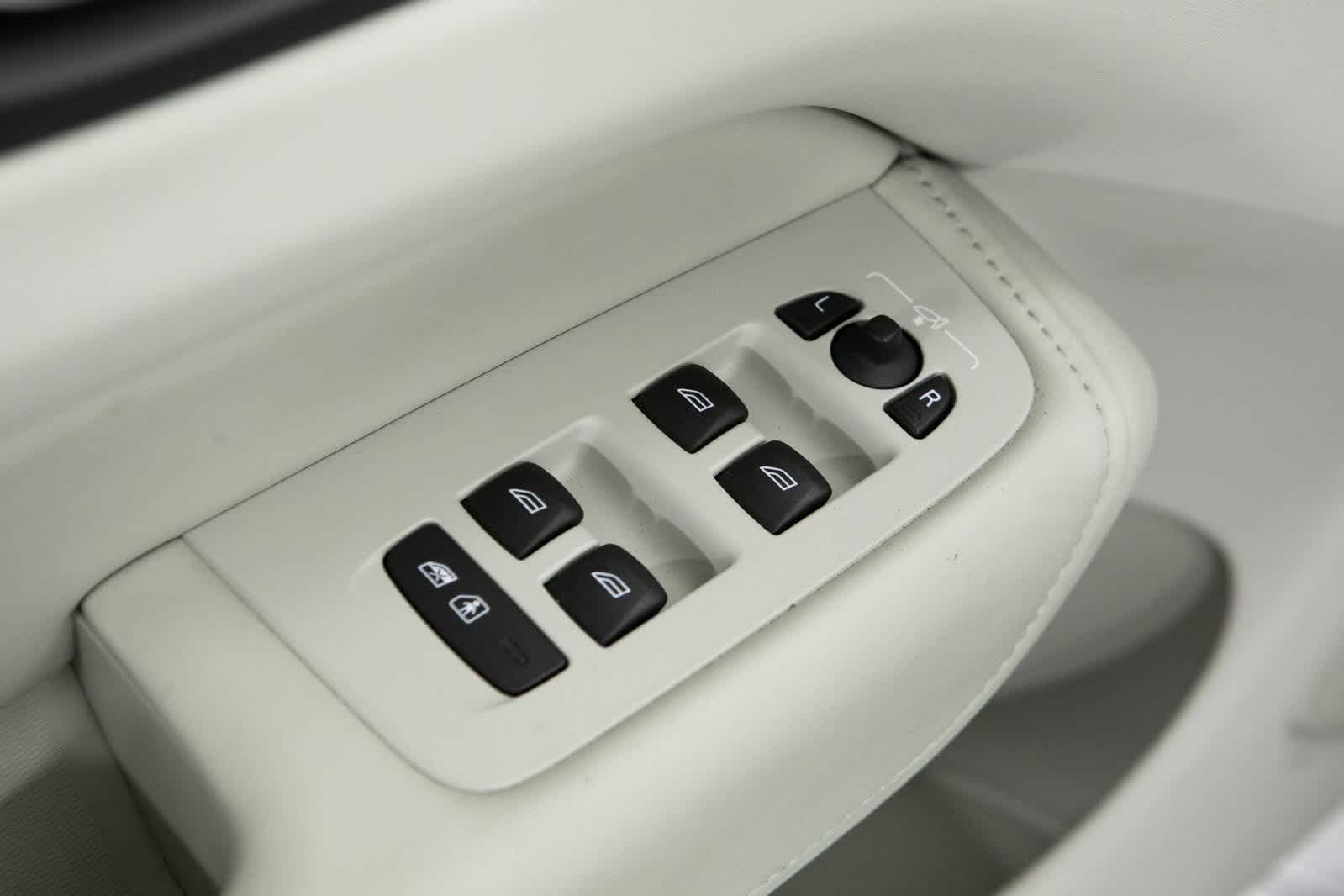 Thumbnail: 2024 Volvo XC60 - 18