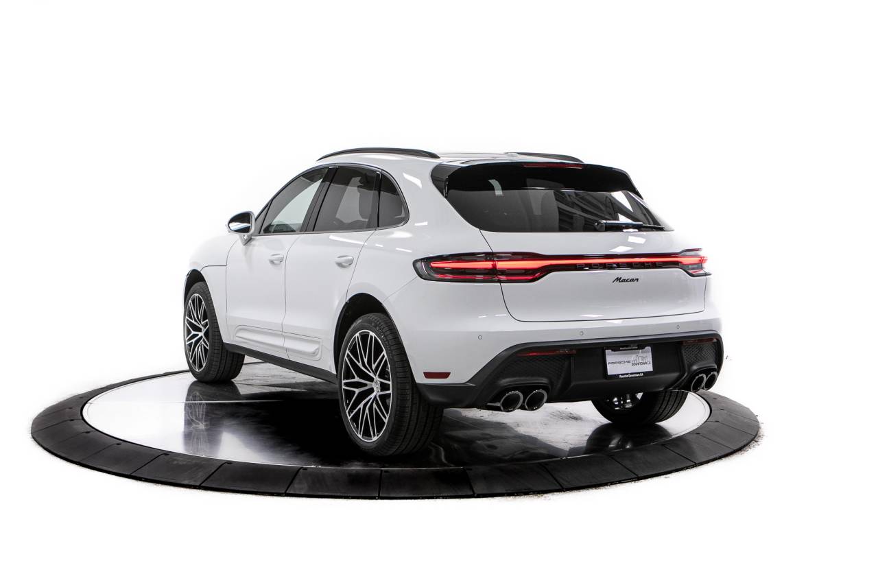 Thumbnail: 2026 Porsche Macan - 3