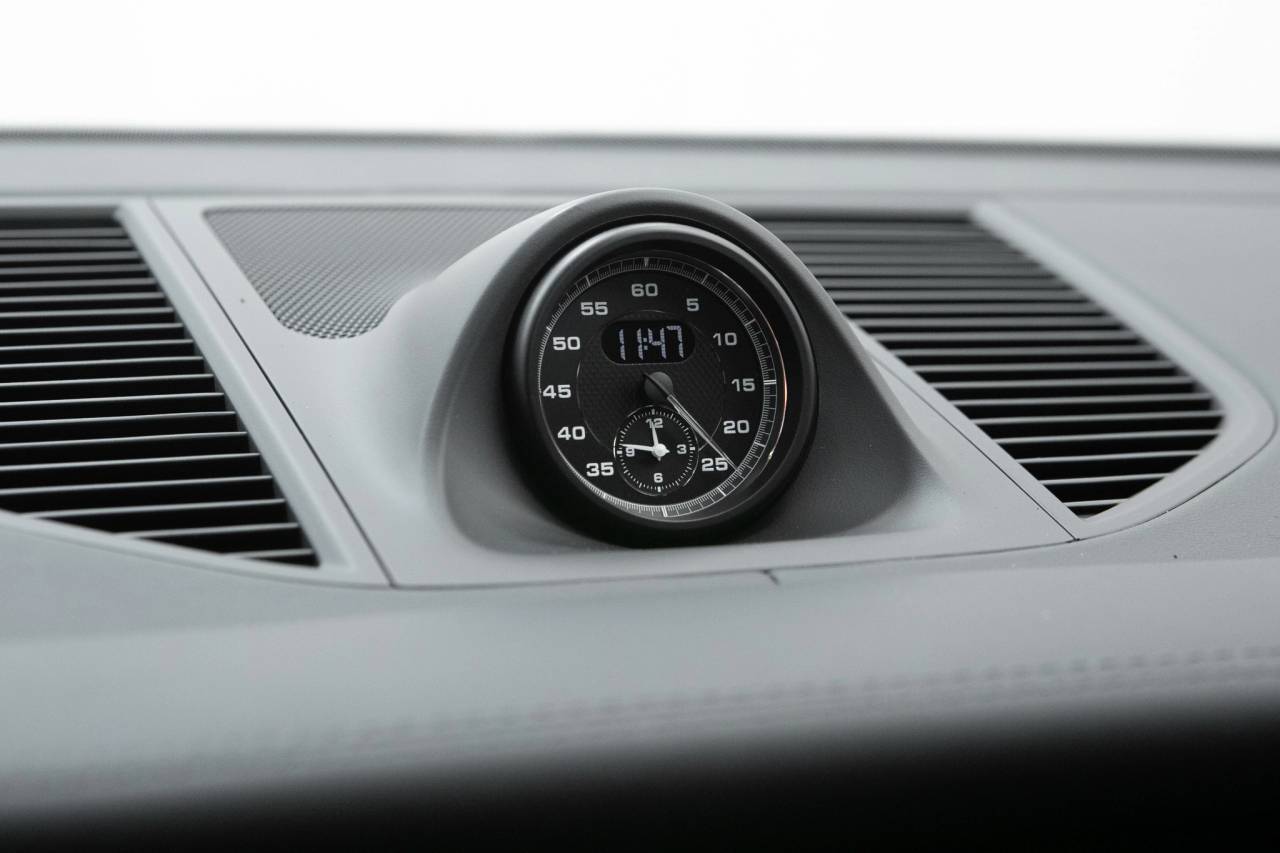 Thumbnail: 2026 Porsche Macan - 32