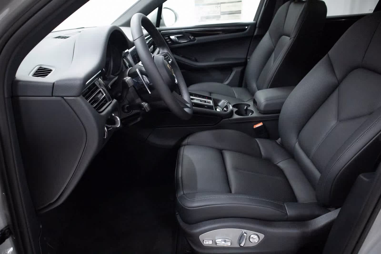 Thumbnail: 2025 Porsche Macan - 16