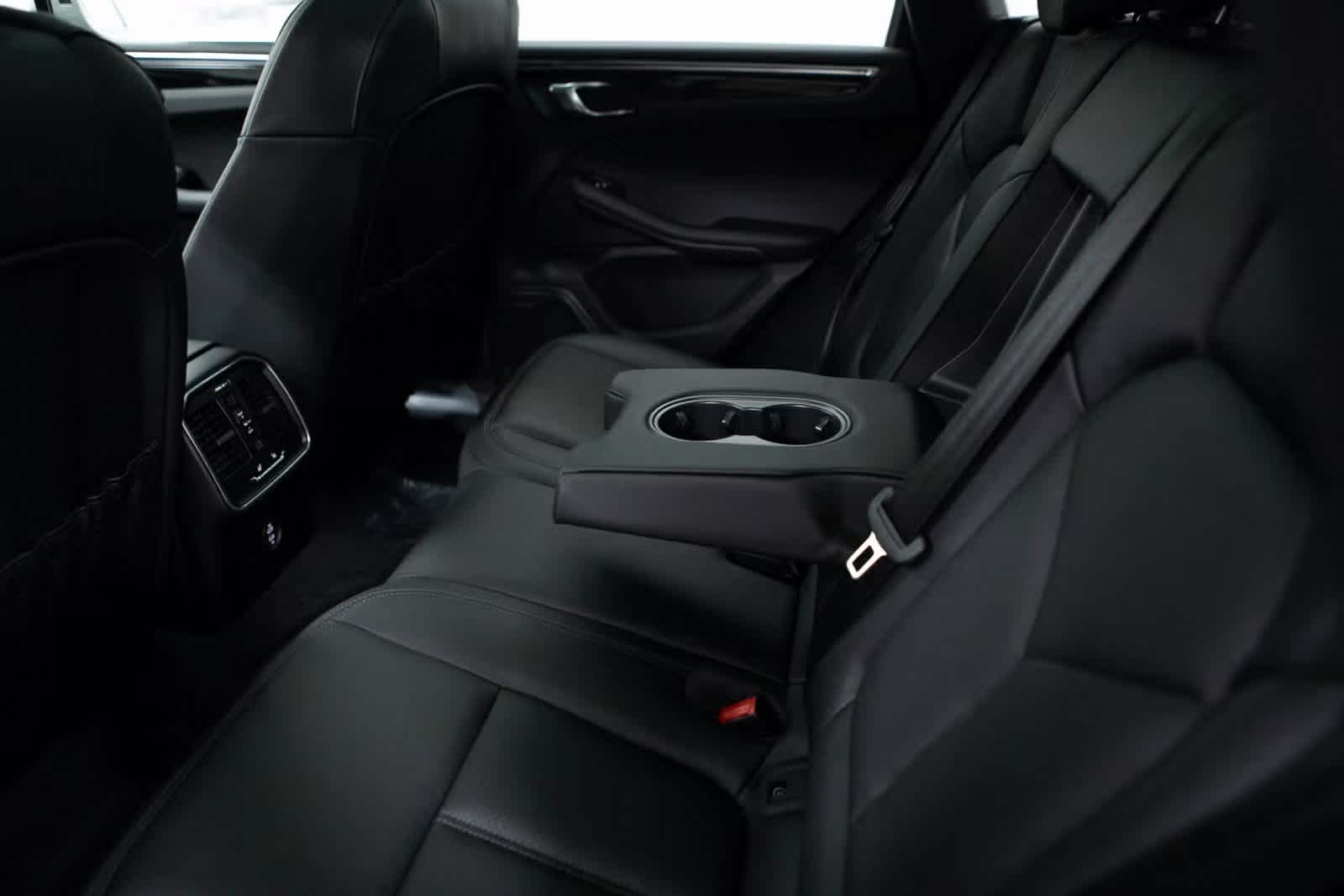 Thumbnail: 2025 Porsche Macan - 29