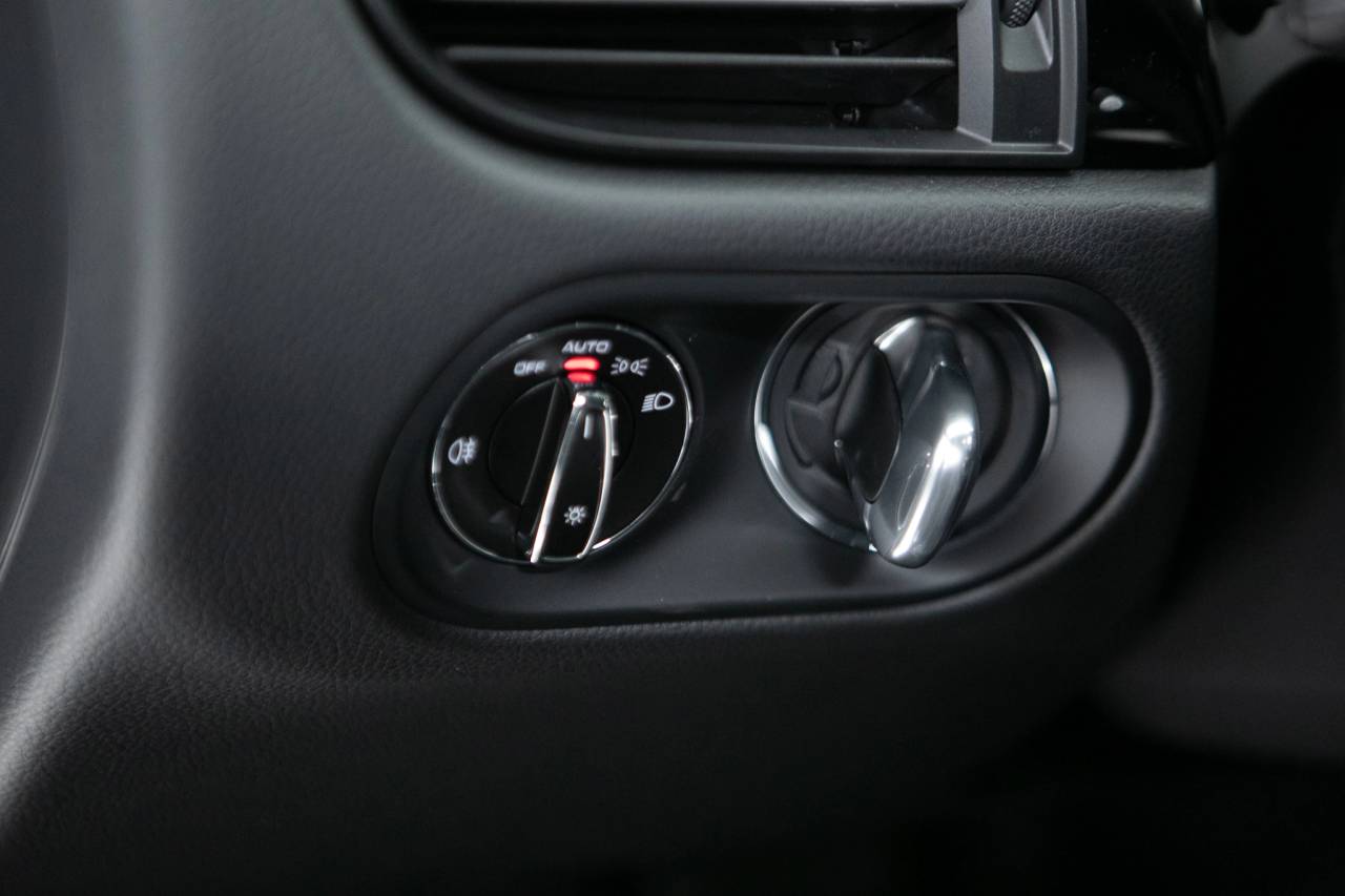 Thumbnail: 2026 Porsche Macan - 27