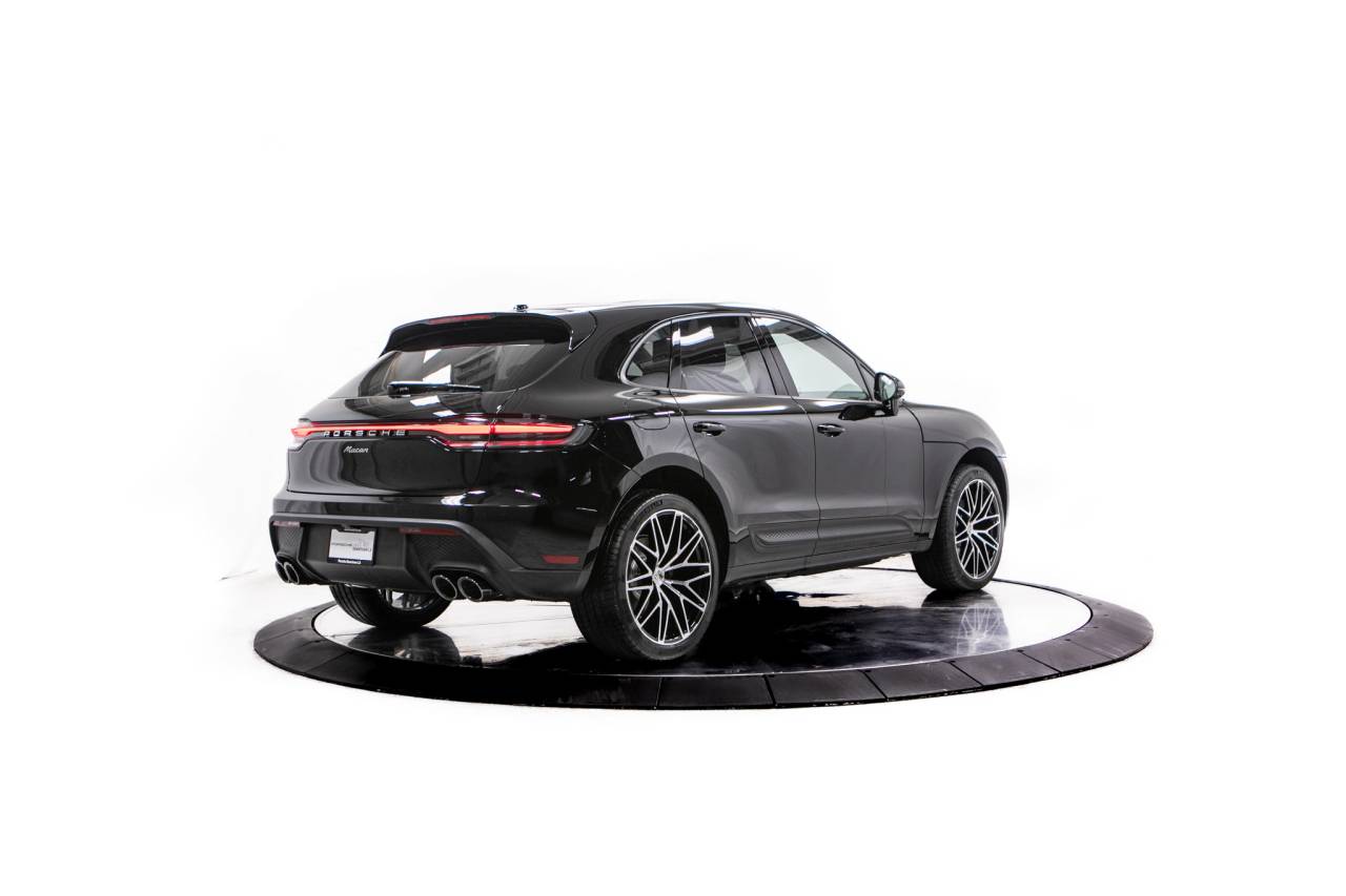 Thumbnail: 2026 Porsche Macan - 7