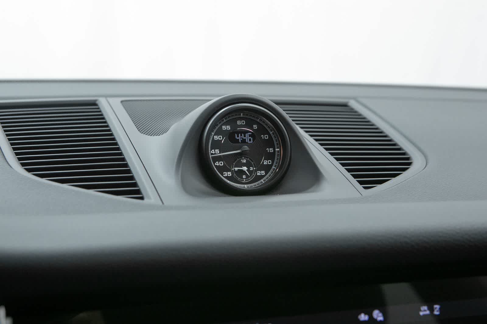 Thumbnail: 2026 Porsche Macan - 32