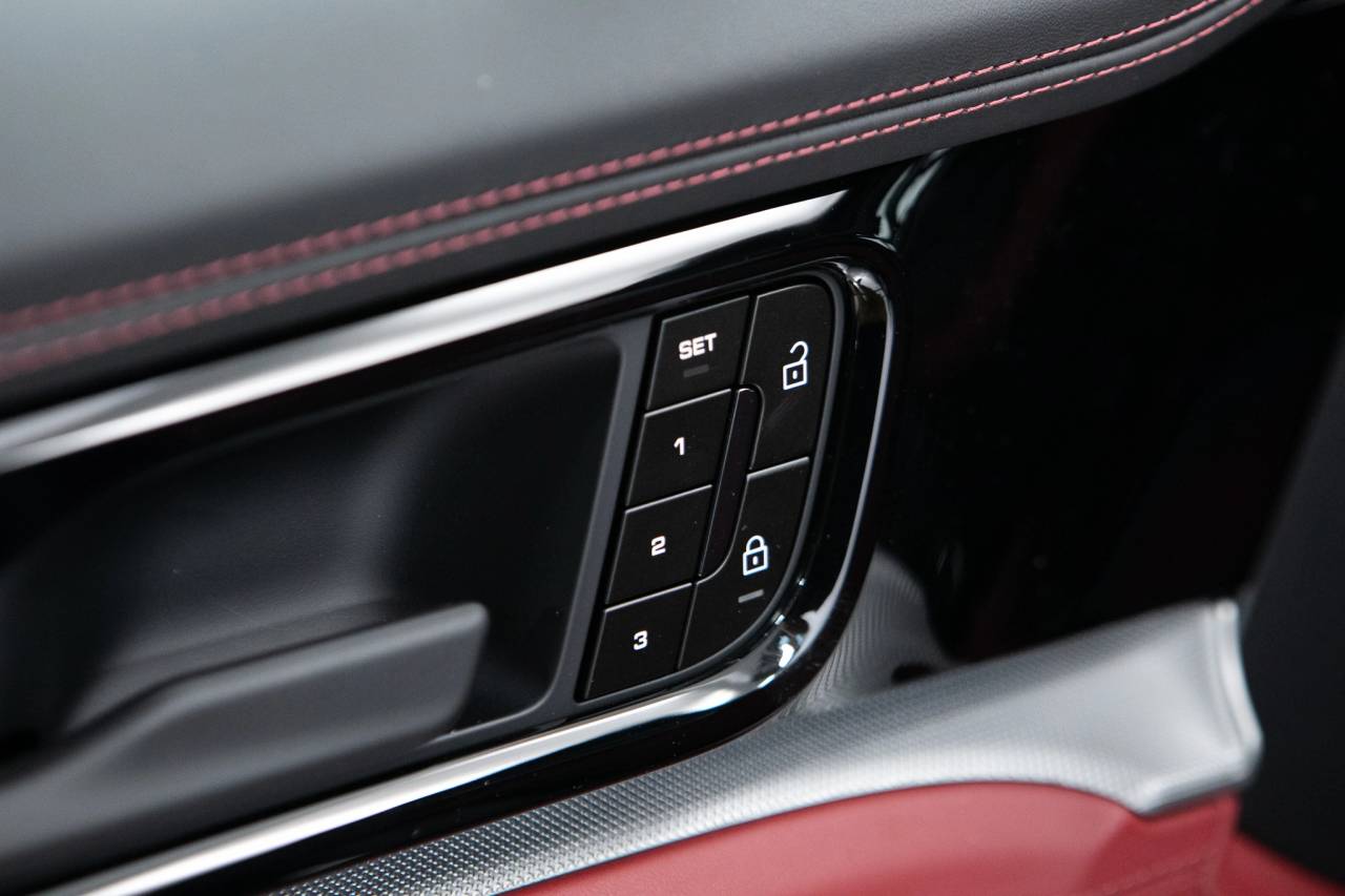 Thumbnail: 2026 Porsche Panamera - 25