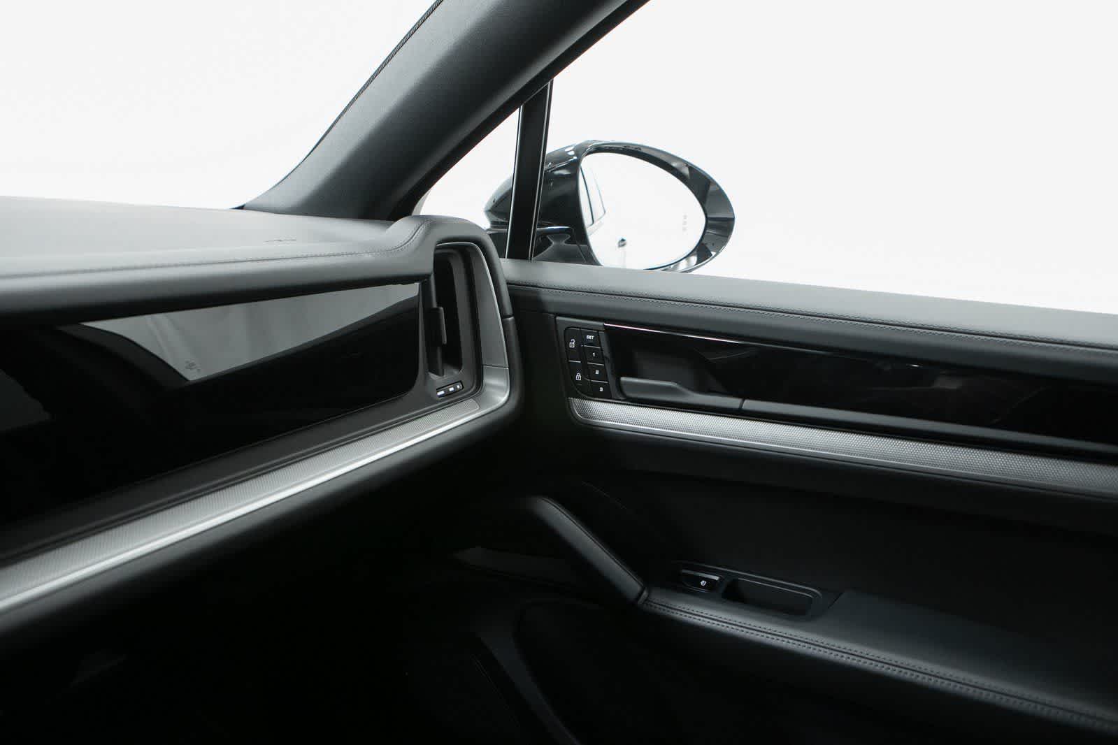 Thumbnail: 2025 Porsche Cayenne - 25