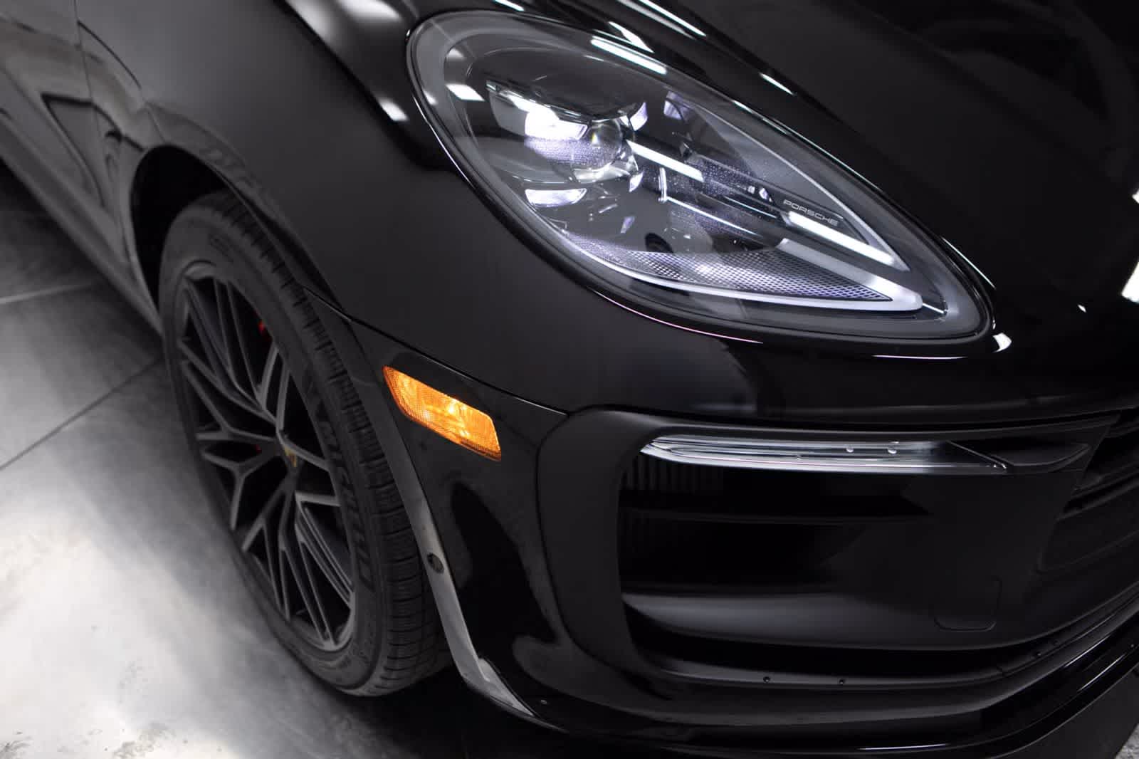 Thumbnail: 2026 Porsche Macan - 12