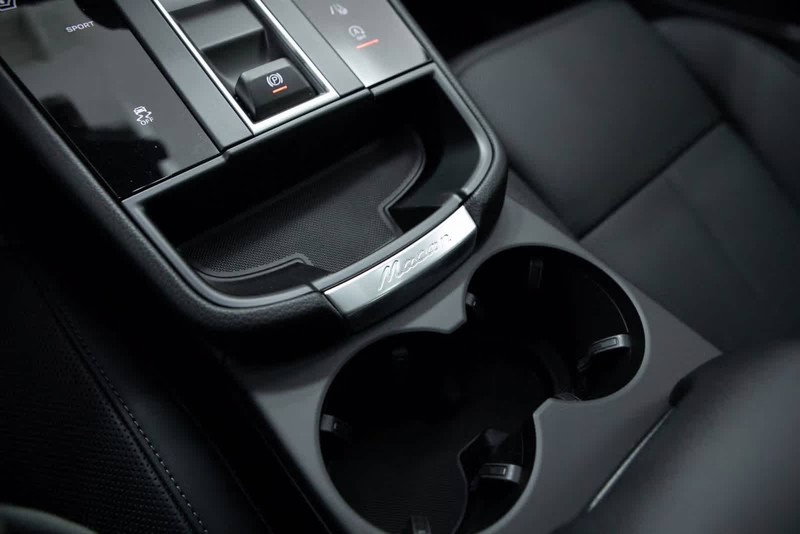 Thumbnail: 2025 Porsche Macan - 26