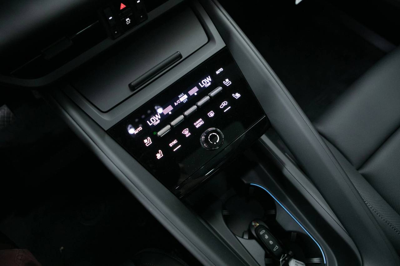 Thumbnail: 2026 Porsche Macan - 28