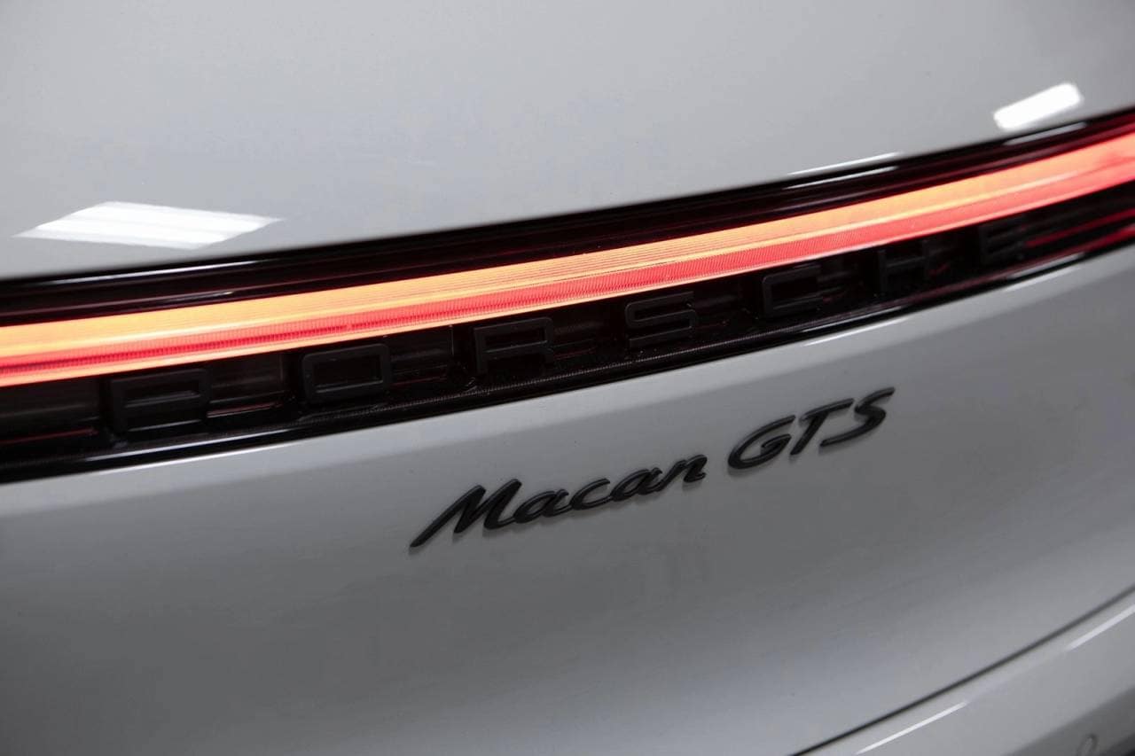 Thumbnail: 2026 Porsche Macan - 36