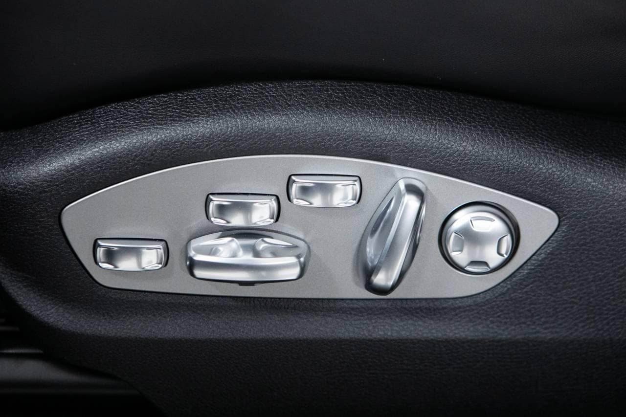 Thumbnail: 2026 Porsche Macan - 24