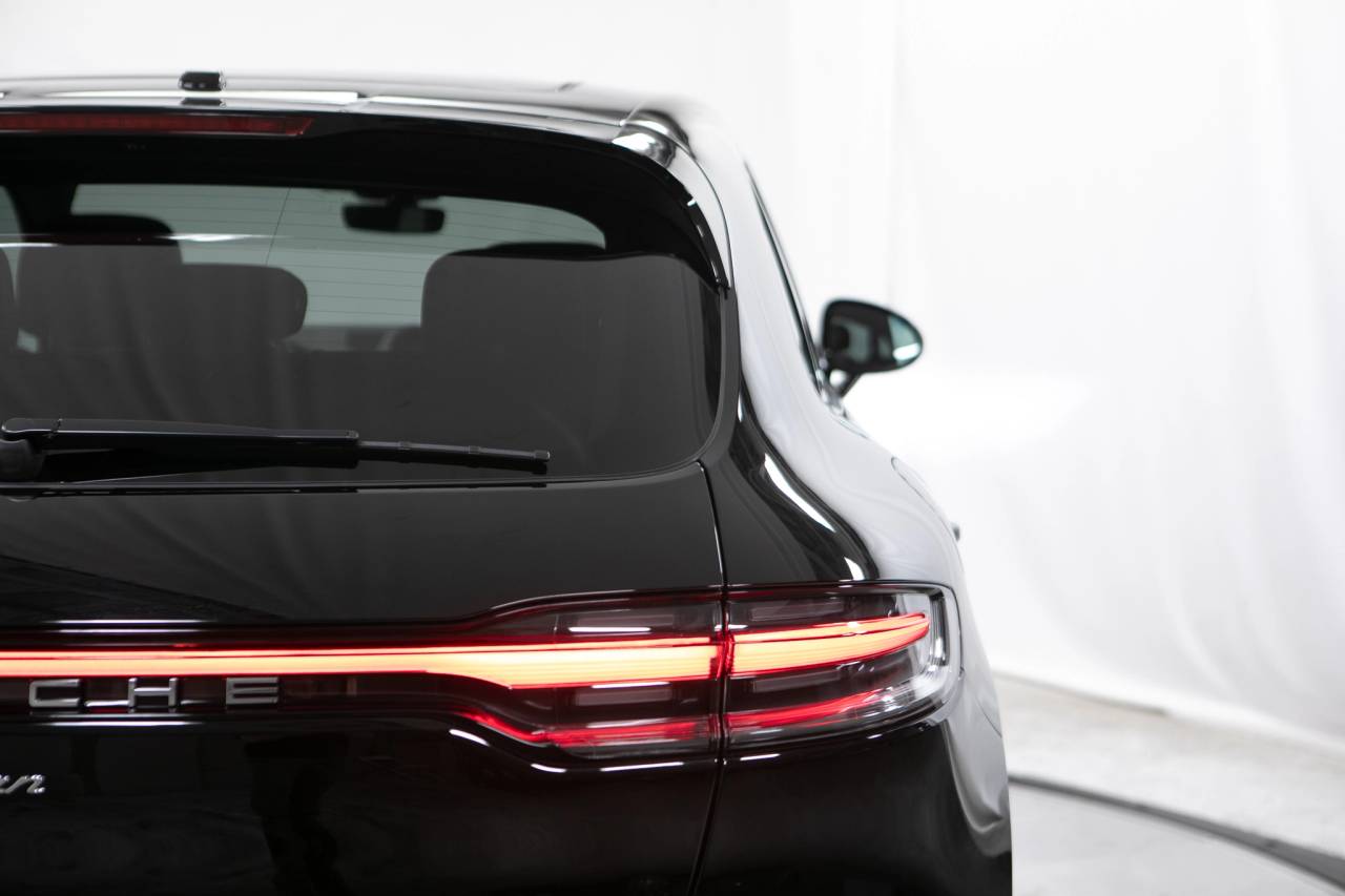 Thumbnail: 2026 Porsche Macan - 18