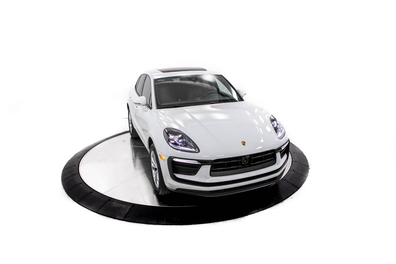 Thumbnail: 2026 Porsche Macan - 19