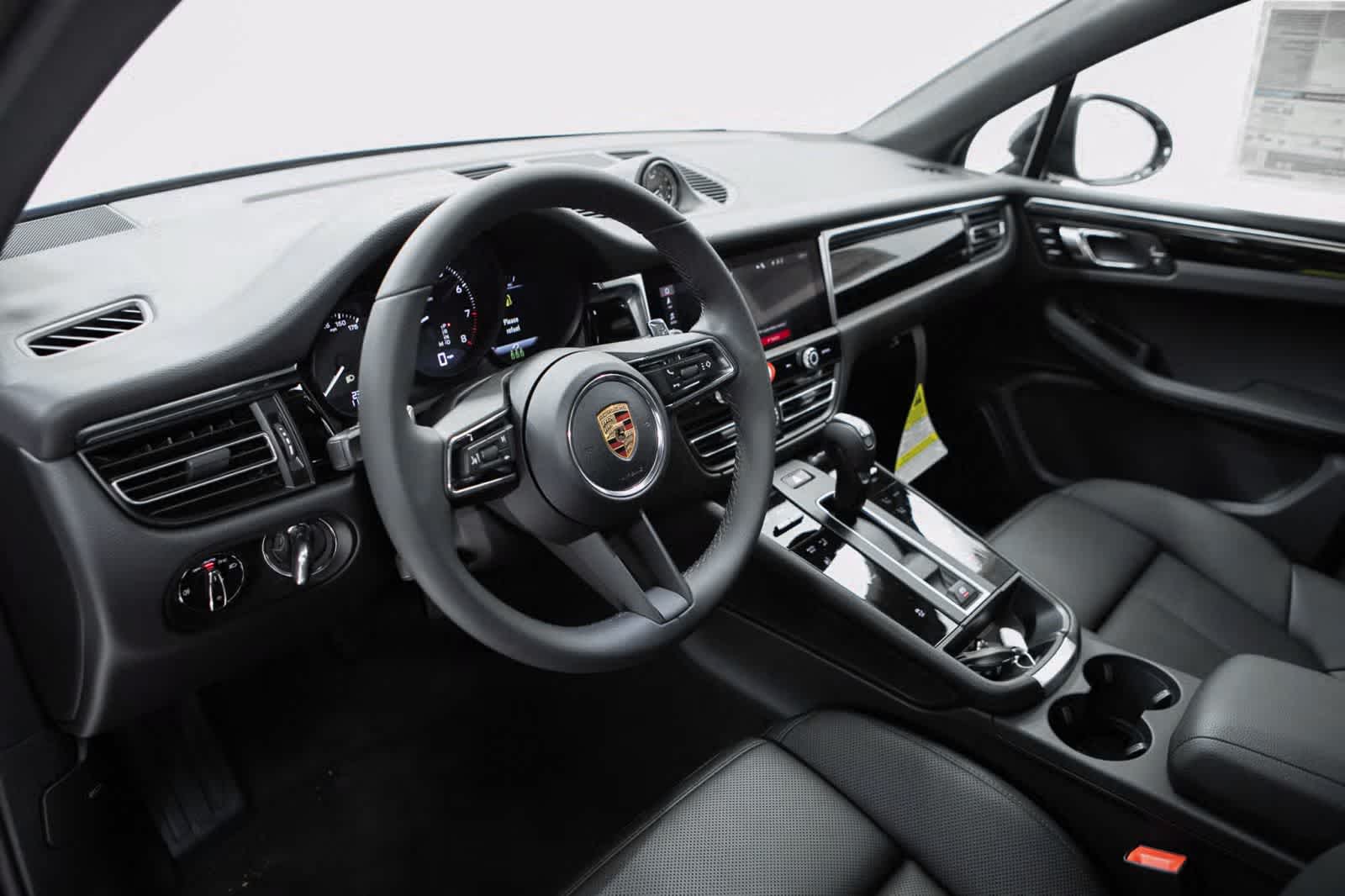 Thumbnail: 2026 Porsche Macan - 4