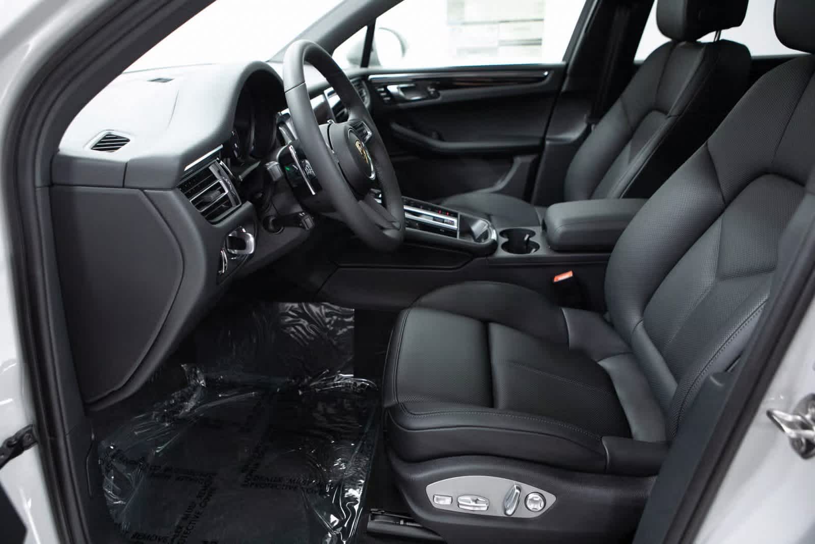 Thumbnail: 2025 Porsche Macan - 17