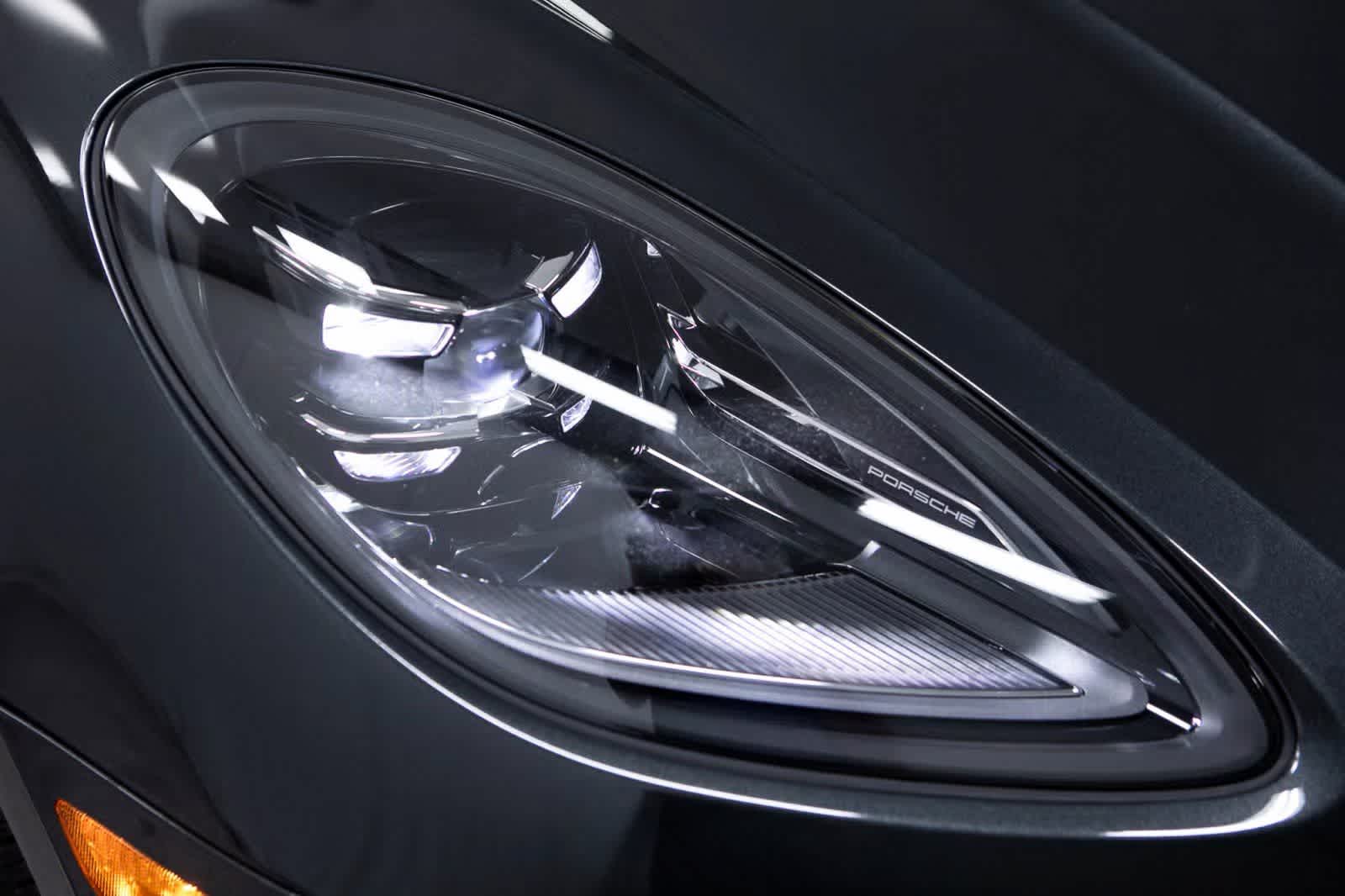 Thumbnail: 2026 Porsche Macan - 34