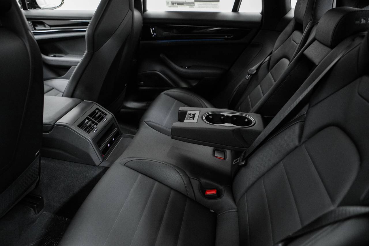 Thumbnail: 2026 Porsche Panamera - 36