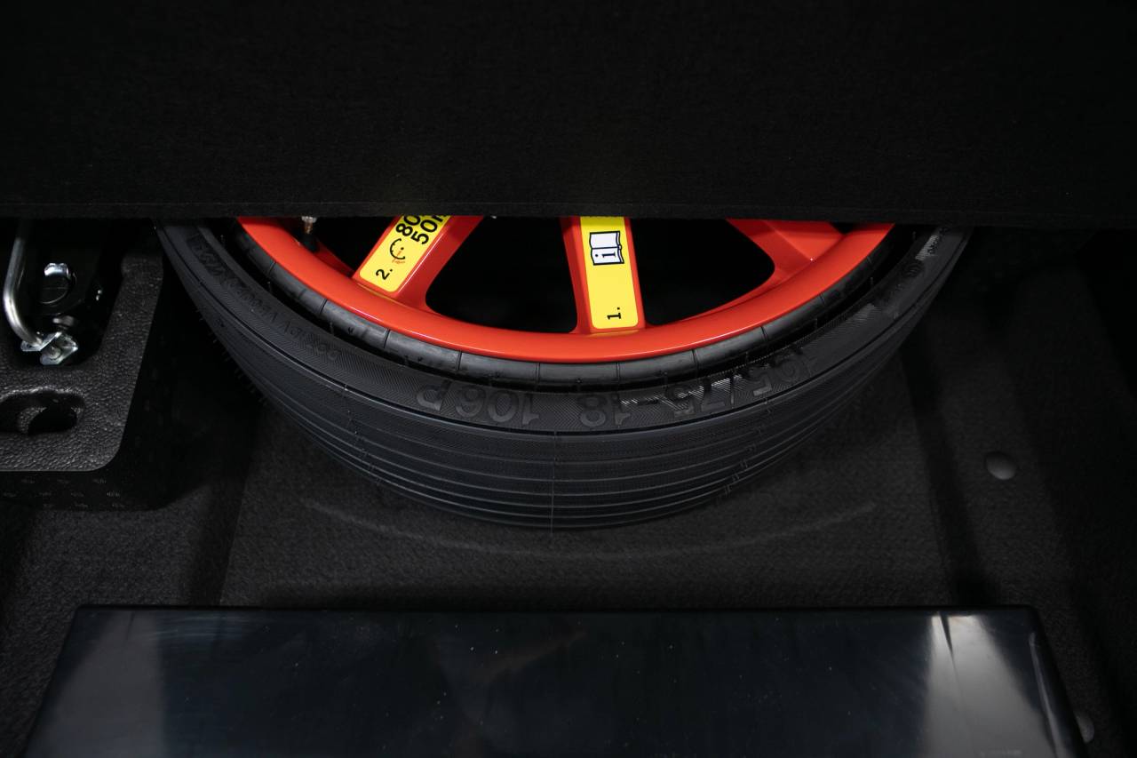 Thumbnail: 2026 Porsche Macan - 38