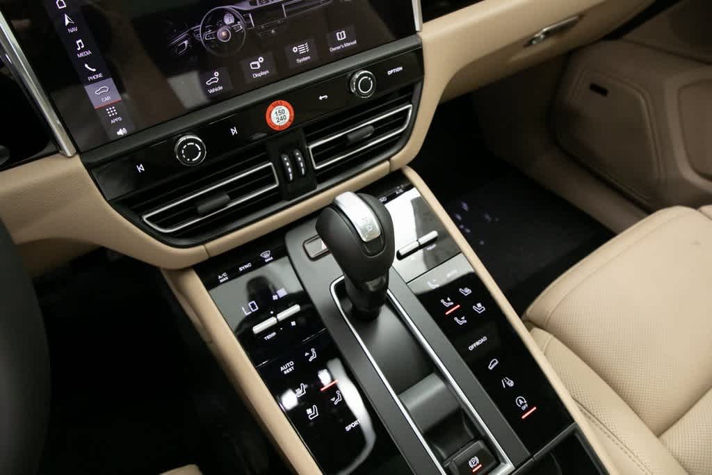 Thumbnail: 2025 Porsche Macan - 22