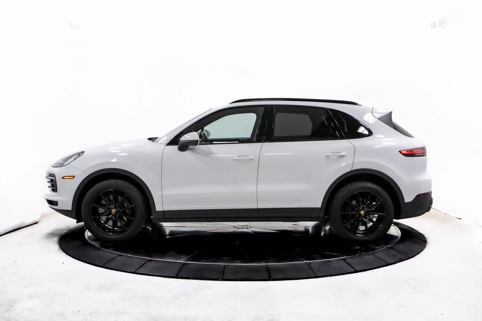 2023 Porsche Cayenne Base photo 2