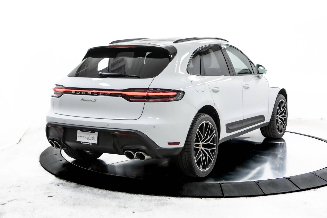 Thumbnail: 2025 Porsche Macan - 5