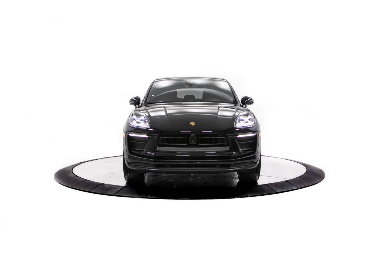 Thumbnail: 2026 Porsche Macan - 10