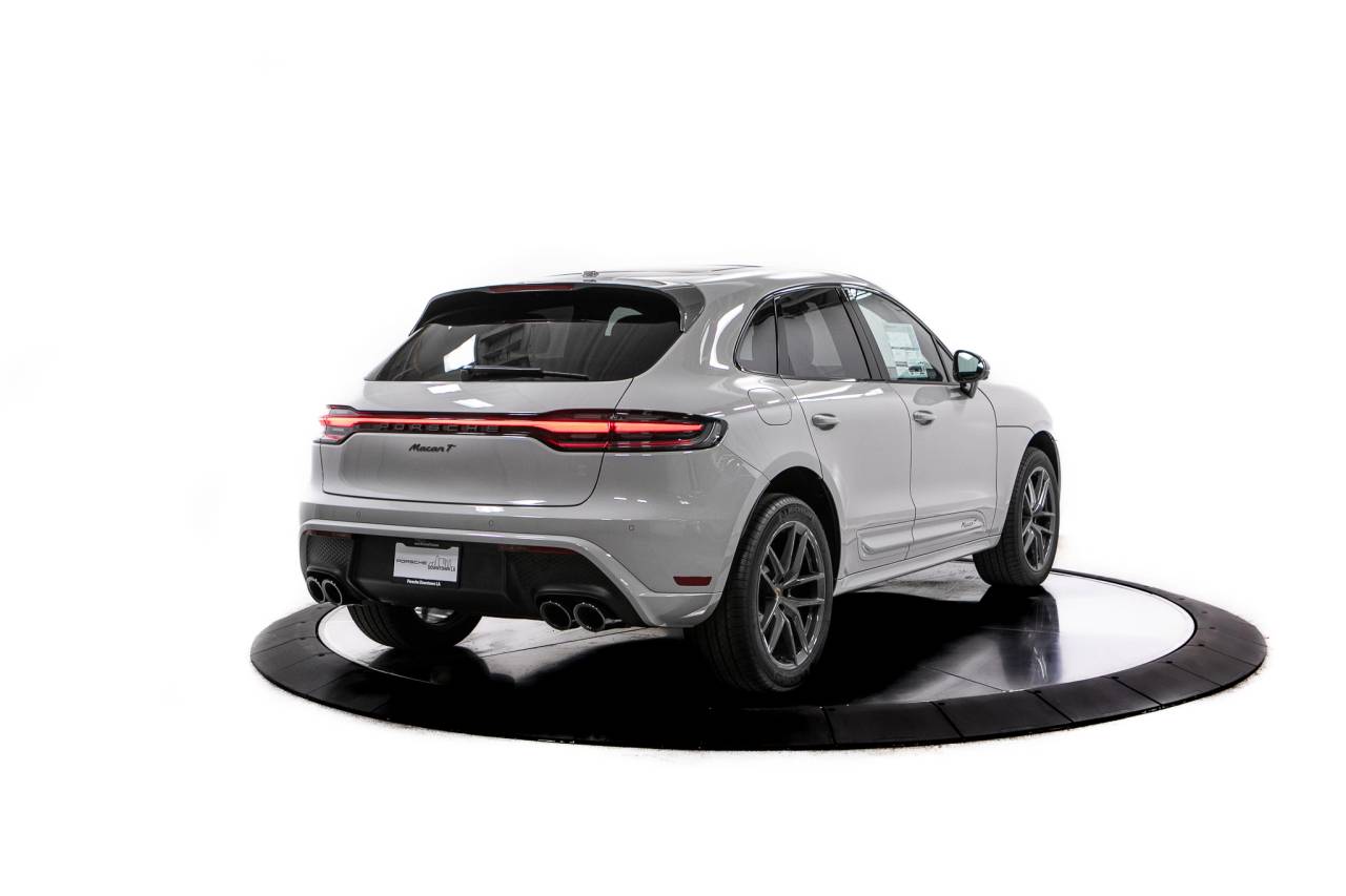 Thumbnail: 2026 Porsche Macan - 7
