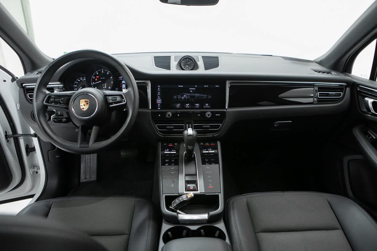 Thumbnail: 2023 Porsche Macan - 13