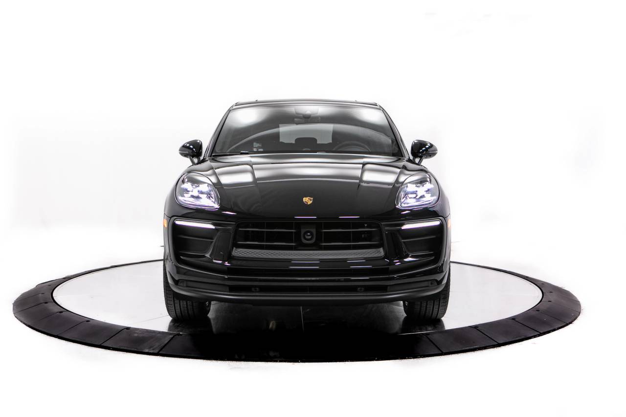 Thumbnail: 2026 Porsche Macan - 10