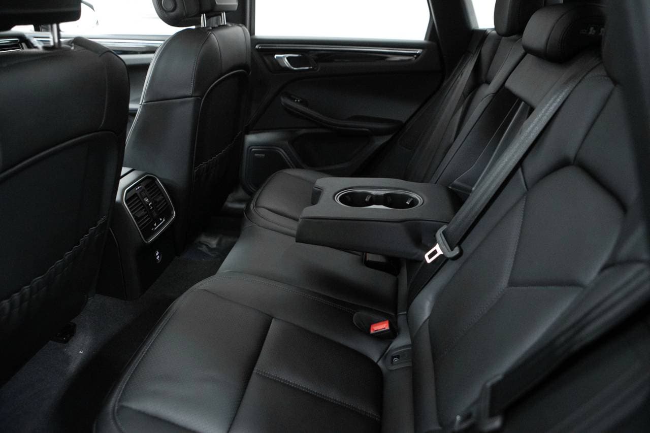 Thumbnail: 2026 Porsche Macan - 35