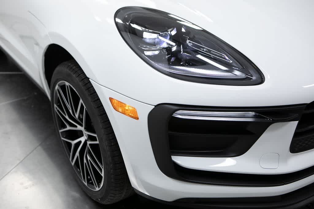 Thumbnail: 2025 Porsche Macan - 12