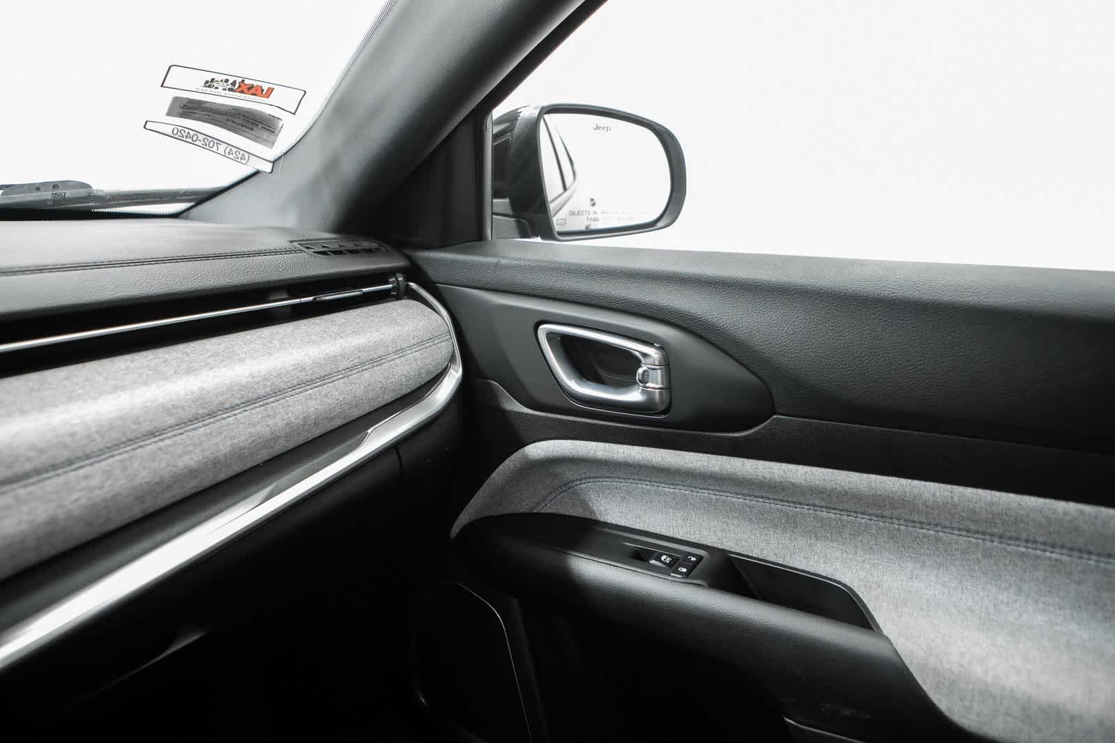 Thumbnail: 2023 Jeep Compass - 22