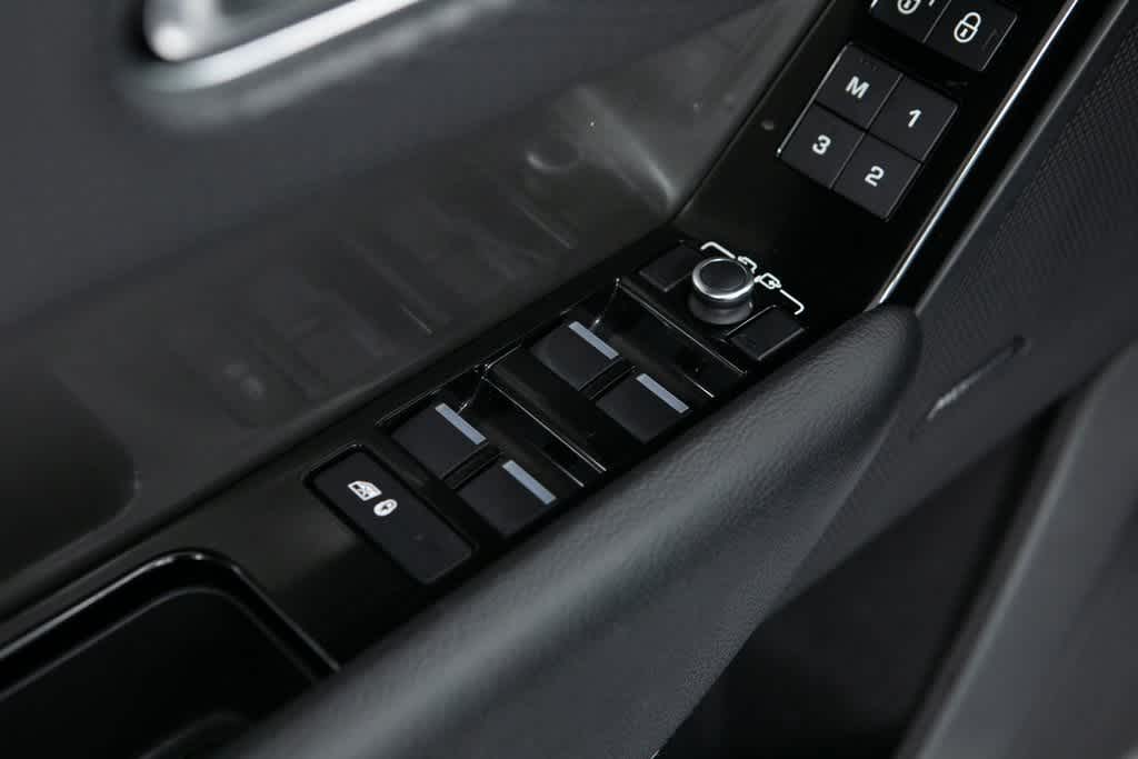 Thumbnail: 2018 Land Rover Range Rover Velar - 21